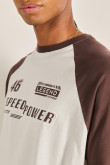 Camiseta crema manga ranglan oversize con diseño racer