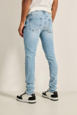 Jean súper skinny tiro bajo azul claro con desgastes