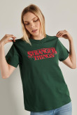 Camiseta unicolor crop top con diseño de Stranger Things