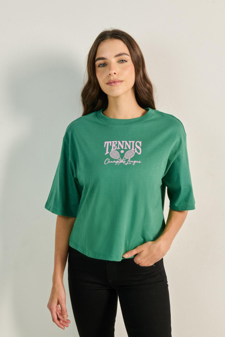 Camiseta oversize crop top verde con diseño college
