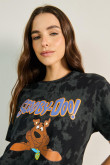 Camiseta negra tie dye manga corta con arte de Scooby-Doo