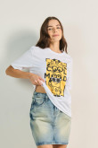 Camiseta blanca cuello redondo con diseño de Minions