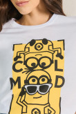 Camiseta blanca cuello redondo con diseño de Minions