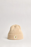 Gorro tejido crema claro con sol bordado en frente