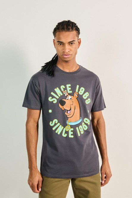 Camiseta cuello redondo gris con diseño de Scooby Doo