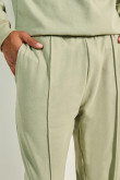 Pantalón unicolor jogger con bota recta y bolsillos