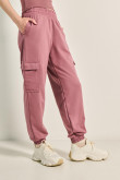 Pantalón jogger cargo unicolor con bolsillos laterales