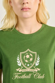 Camiseta cuello redondo verde con diseño college delantero