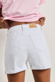 Short blanco en jean con bolsillos y tiro alto