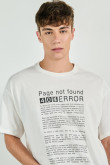 Camiseta crema oversize con texto estampado y manga corta