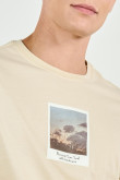 Camiseta cuello redondo unicolor con arte de paisaje