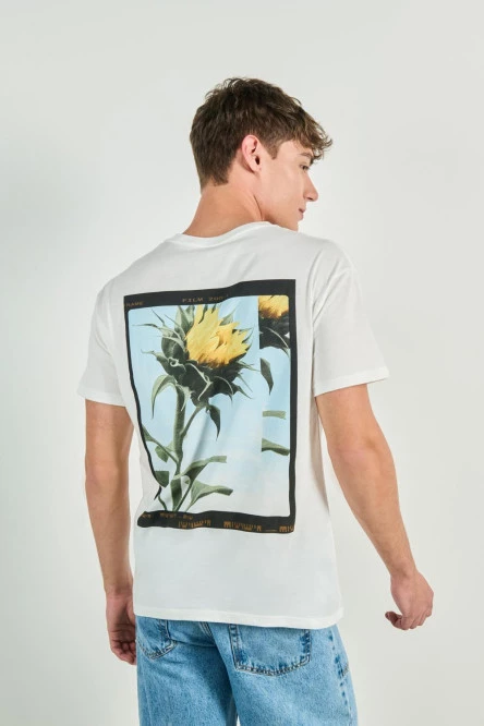 Camiseta manga corta unicolor con diseño de flor en espalda