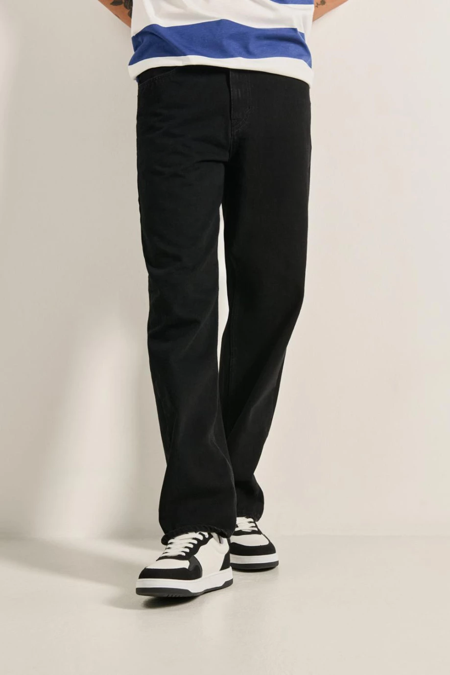 Jean vintage 90´S negro con bota ancha y tiro medio