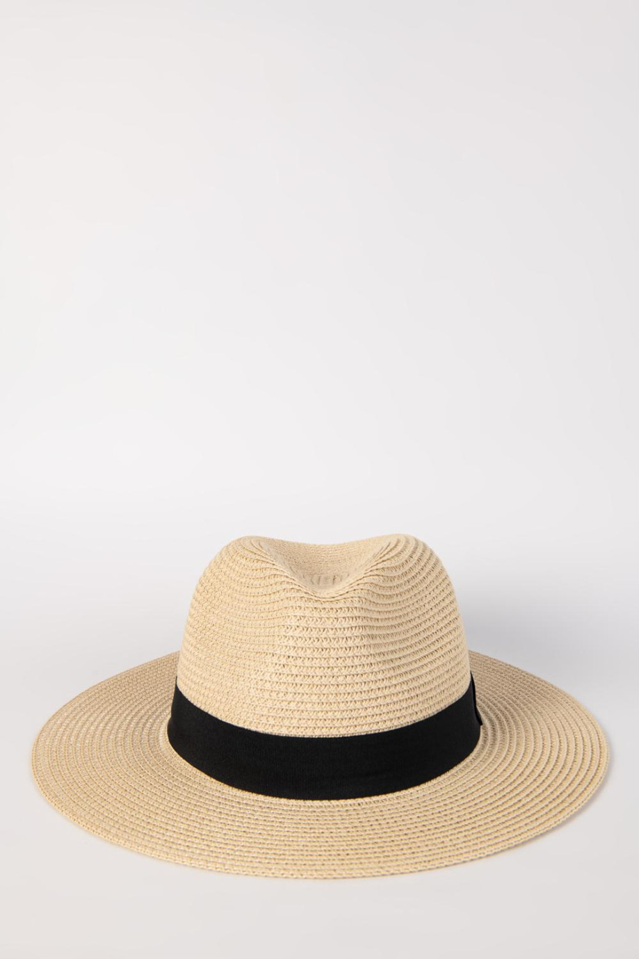 Sombrero Panamá crema claro con cinta negra decorativa