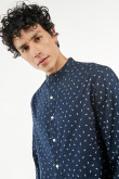 camisa-cuello-mao-con-mini-print-en-slim-fit