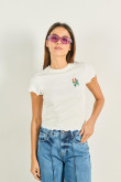 Camiseta cuello redondo crema con bordado de flores