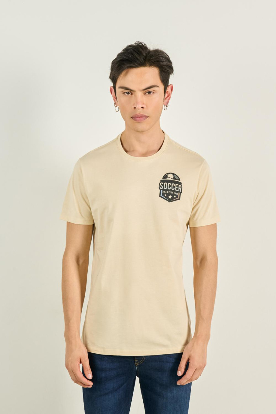 Camiseta kaki con diseño college deportivo y cuello redondo