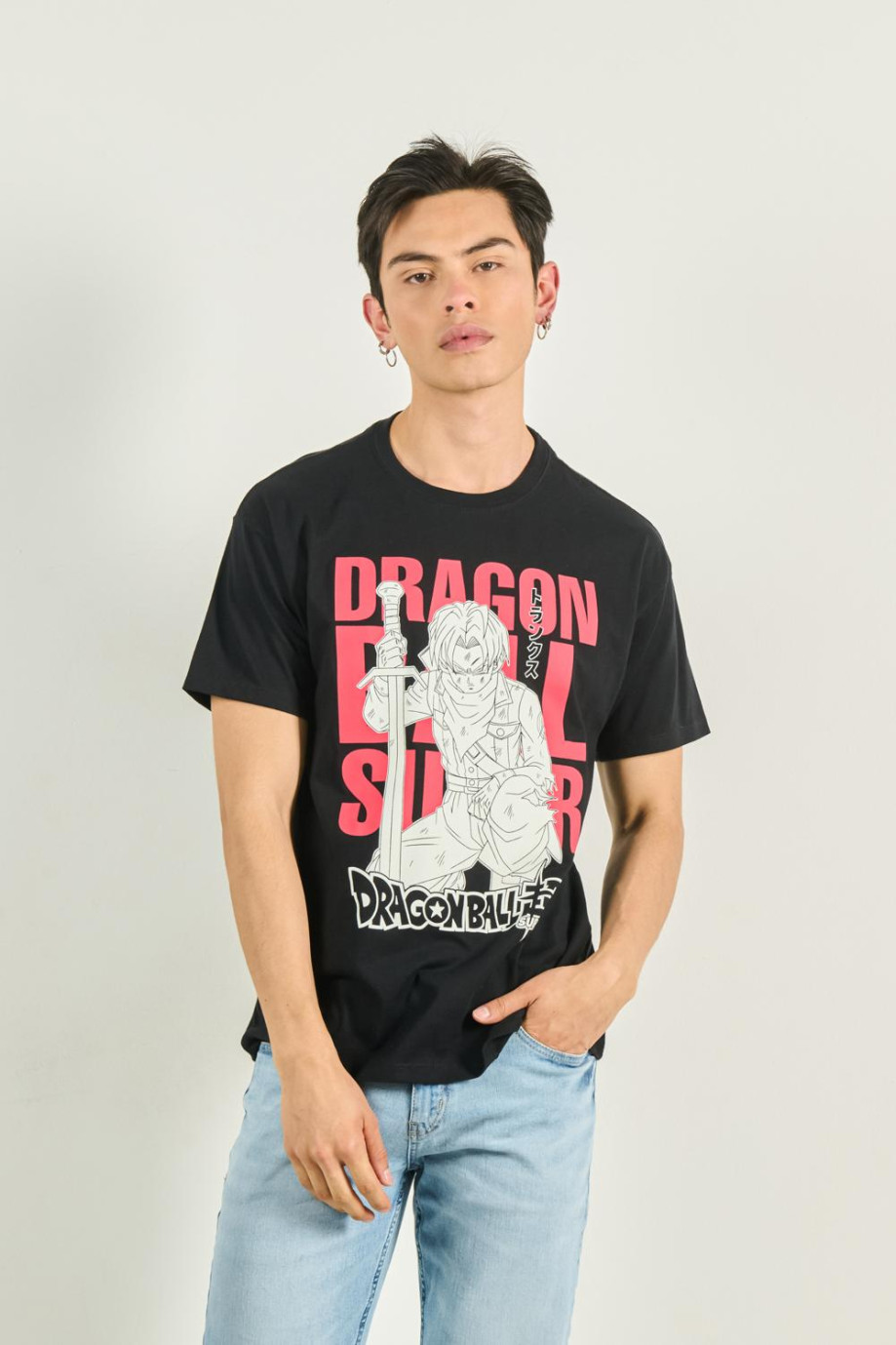 Camiseta manga corta negra con arte de Dragon Ball Super