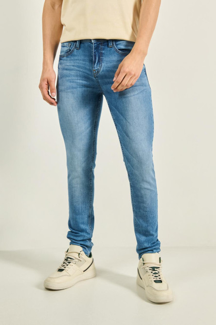 Jean súper skinny ajustado azul claro con desgastes de color