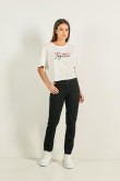 Camiseta unicolor crop top con texto bordado en frente