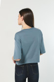 Camiseta azul oscura oversize crop top con texto college