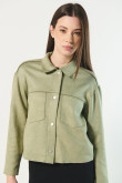 Chaqueta crop en gamuza verde clara con cuello trucker