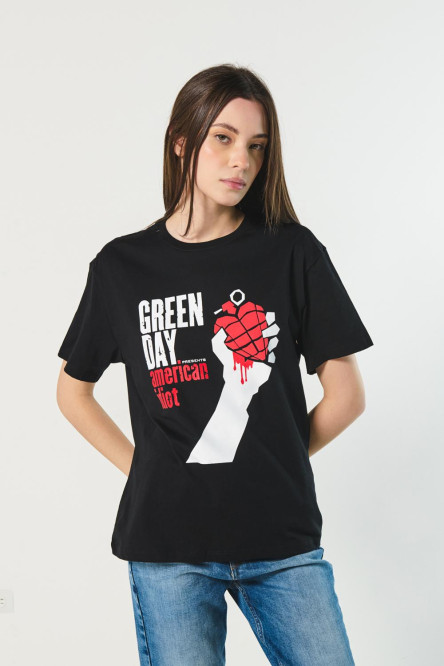 Camiseta cuello redondo negra con diseño de Green Day