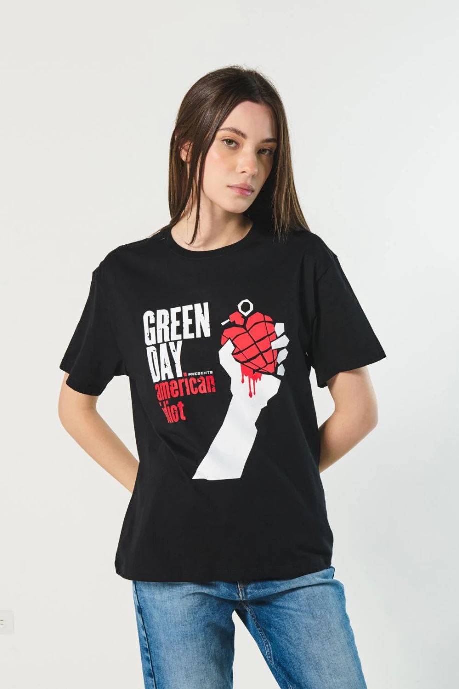 Camiseta cuello redondo negra con diseño de Green Day