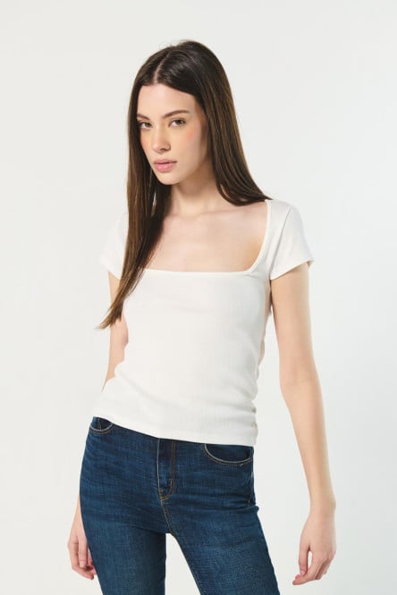 Camiseta crema clara manga corta con escote cuadrado