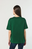 Camiseta verde oscura con diseño college y manga corta