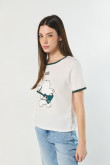 Camiseta manga corta crema con estampado de Escandalosos