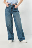 Jean open leg tiro alto azul claro con bota ancha