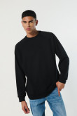 Buzo negro oversize cuello redondo con manga ranglan