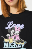 Camiseta negra oversize con diseño de Mickey y manga corta