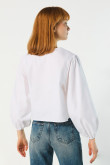 Blusa crema clara con escote en V y manga larga aglobada