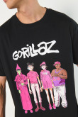 Camiseta negra cuello redondo con diseño de Gorillaz