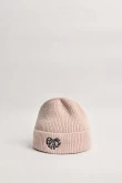 Gorro tejido rosado claro con doblez sencillo y bordado