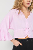 Blusa unicolor crop top con nudo en frente y manga 3/4