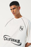 Camiseta crema oversize college con manga ranglan corta