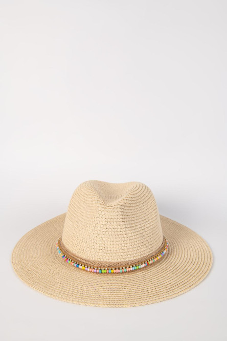 Sombrero fedora crema con cinta decorativa y ala plana