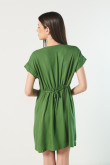 Vestido verde oscuro corto con recogido y escote en V