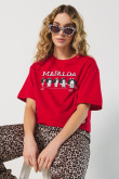 Camiseta oversize crop top roja con estampado de Mafalda