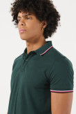 Camiseta polo unicolor con aberturas laterales y botones