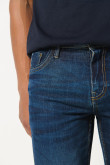 Jean ajustado azul oscuro skinny con tiro bajo y bolsillos