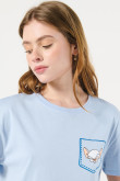 Camiseta crop top azul clara con diseño de Pinky y Cerebro