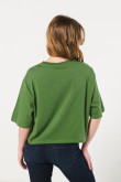 Camiseta oversize verde oscura crop top con diseño college