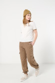 Pantalón cargo jogger unicolor con bolsillos laterales