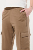 Pantalón cargo jogger unicolor con bolsillos laterales