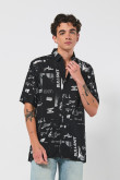 camisa-estampada-unicolor-con-manga-corta-y-botones