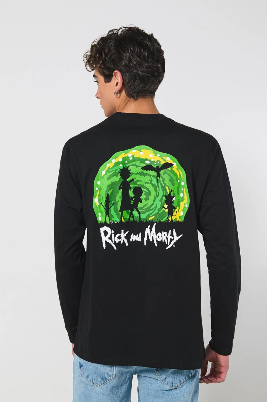 Camiseta manga larga negra con arte de Rick and Morty